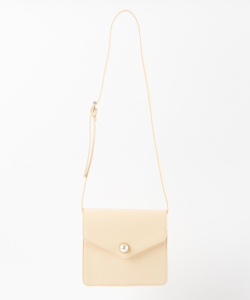 WEGO（ウィゴー）の「WEGO/パールフラップショルダーバッグ（ショルダーバッグ・レディース・ホワイト系その他/ベージュ/ブラック・FREE）」の2枚目の写真