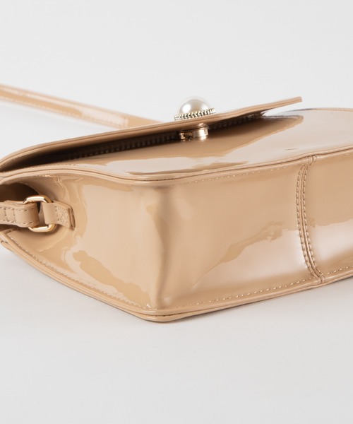 WEGO（ウィゴー）の「WEGO/パールフラップショルダーバッグ（ショルダーバッグ・レディース・ホワイト系その他/ベージュ/ブラック・FREE）」の6枚目の写真