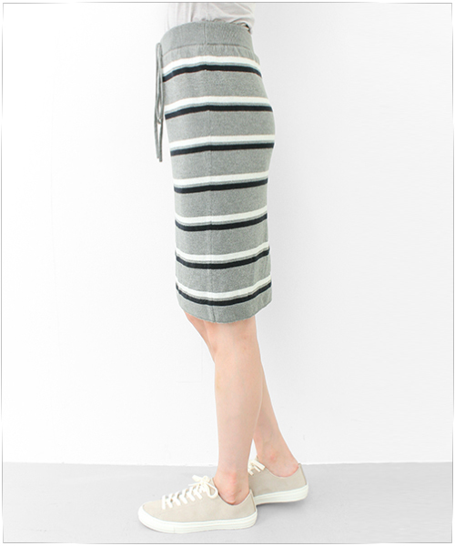 URBAN RESEARCH（アーバンリサーチ）の「UR ボーダーセットアップニットワンピース（ワンピース・レディース・オフホワイト/グレー・FREE）」の9枚目の写真