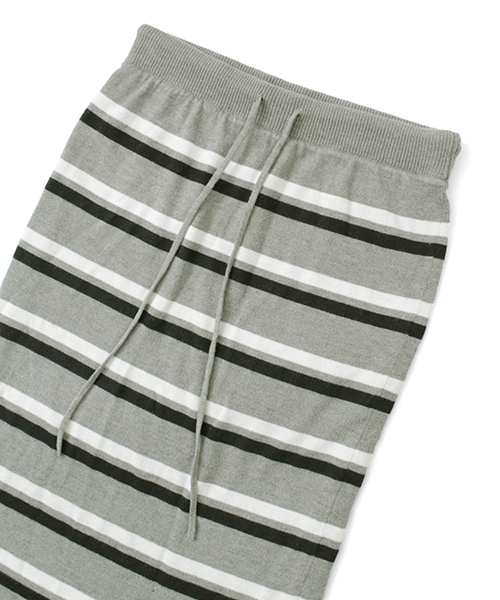 URBAN RESEARCH（アーバンリサーチ）の「UR ボーダーセットアップニットワンピース（ワンピース・レディース・オフホワイト/グレー・FREE）」の22枚目の写真