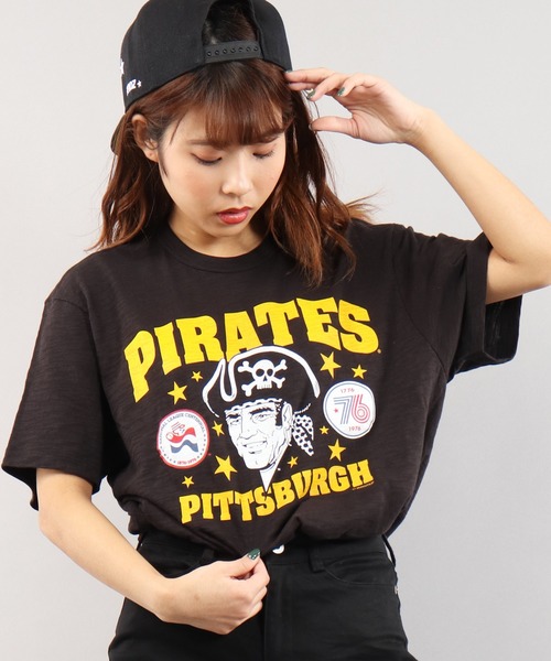 '47(フォーティーセブン)の「MLB公認 ’47BRAND ベースボール プリント半袖Tシャツ(Tシャツ/カットソー・メンズ・グレー/ブラック/ブラック系その他/グレー系その他/グリーン/ブラック×ゴールド・2XL/M/XL/S/L)」の2枚目の写真