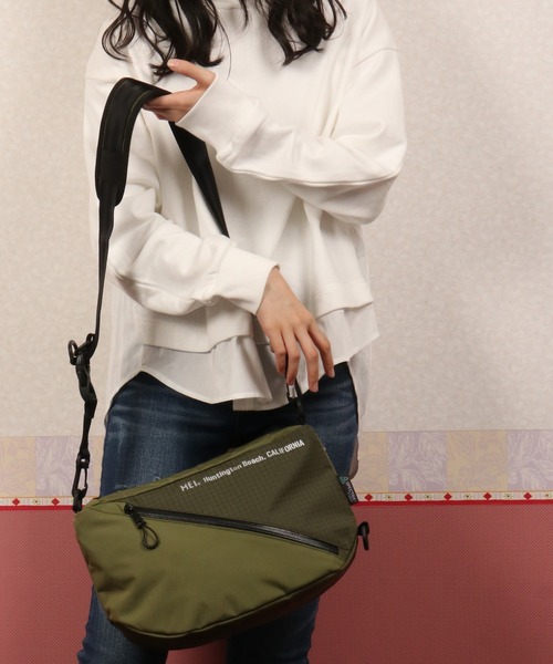 MEI（メイ）の「MEI Scrambler FLAT SHOULDER スクランブラー フラット ショルダーバッグ（ショルダーバッグ・メンズ・ライトブラウン/オリーブドラブ/ブラック/ネイビー・FREE）」の11枚目の写真