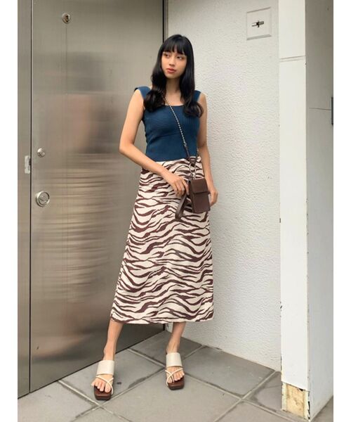 EMODA(エモダ)の「ウエストカーブロングスカート(スカート・レディース・ブラック/オレンジ/その他・SMALL/MEDIUM)」の4枚目の写真