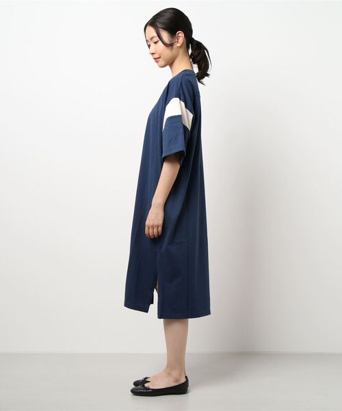 OLD BETTY'S（オールドベティーズ）の「Wide Football Long T-shirts（ワンピース・レディース・グリーン/ネイビー・FREE）」の4枚目の写真