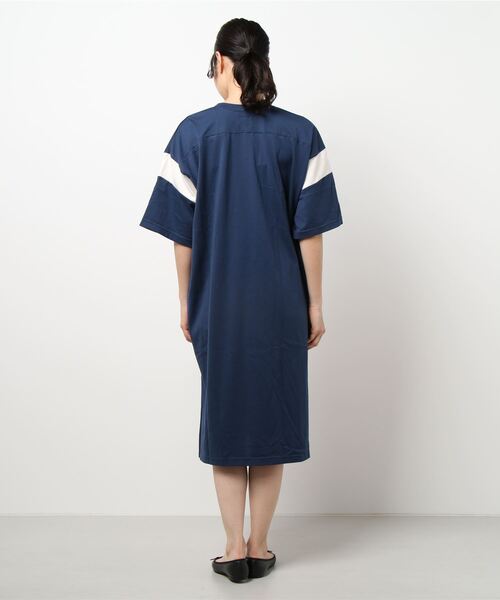 OLD BETTY'S（オールドベティーズ）の「Wide Football Long T-shirts（ワンピース・レディース・グリーン/ネイビー・FREE）」の3枚目の写真