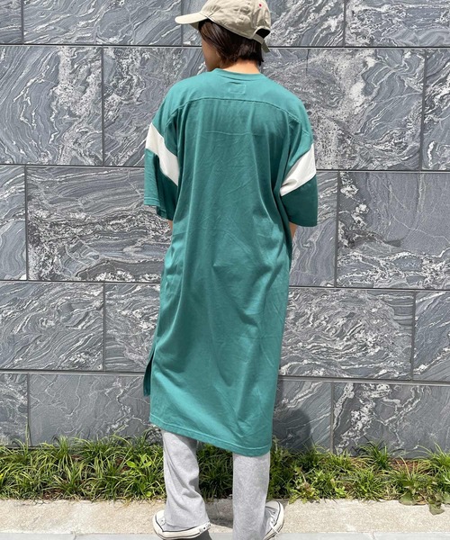 OLD BETTY'S（オールドベティーズ）の「Wide Football Long T-shirts（ワンピース・レディース・グリーン/ネイビー・FREE）」の5枚目の写真