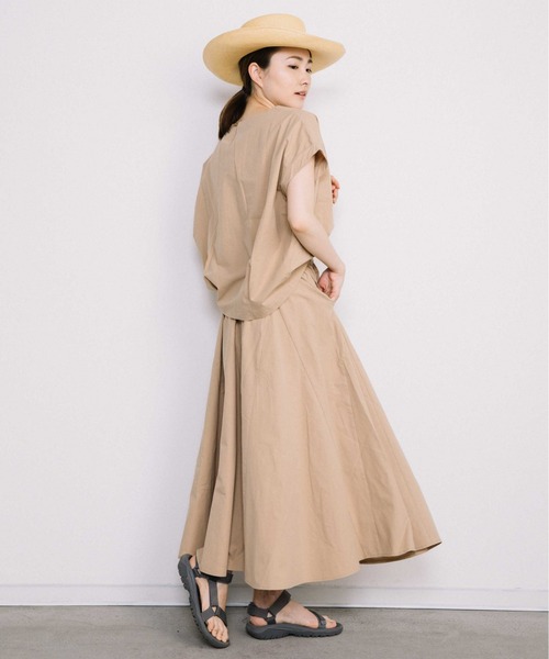 Chaco closet(チャコ クローゼット)の「セットアップ裾タックプルオーバー×フレアーロングスカート(セットアップ・レディース・レッド/ブラック/ベージュ・FREE)」の3枚目の写真