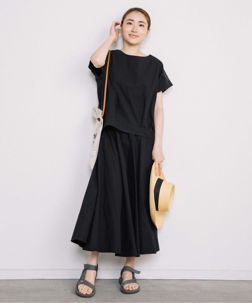 Chaco closet(チャコ クローゼット)の「セットアップ裾タックプルオーバー×フレアーロングスカート(セットアップ・レディース・レッド/ブラック/ベージュ・FREE)」の12枚目の写真
