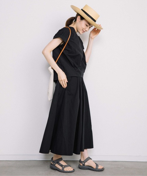 Chaco closet(チャコ クローゼット)の「セットアップ裾タックプルオーバー×フレアーロングスカート(セットアップ・レディース・レッド/ブラック/ベージュ・FREE)」の5枚目の写真