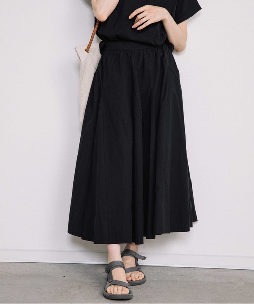 Chaco closet(チャコ クローゼット)の「セットアップ裾タックプルオーバー×フレアーロングスカート(セットアップ・レディース・レッド/ブラック/ベージュ・FREE)」の9枚目の写真