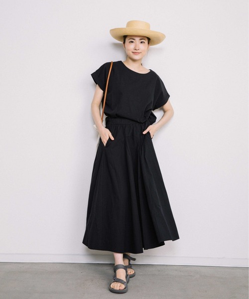 Chaco closet(チャコ クローゼット)の「セットアップ裾タックプルオーバー×フレアーロングスカート(セットアップ・レディース・レッド/ブラック/ベージュ・FREE)」の4枚目の写真