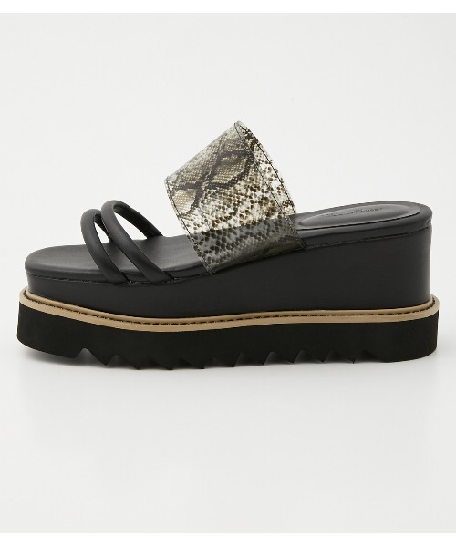 AZUL by moussy（アズールバイマウジー）の「SHARK SOLE CORK HEEL SANDALS（サンダル・レディース・ブラック系その他/ブラック・MEDIUM/LARGE/SMALL）」の5枚目の写真