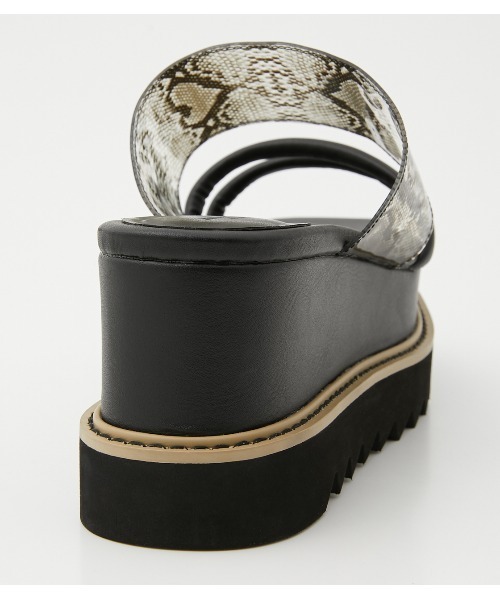 AZUL by moussy（アズールバイマウジー）の「SHARK SOLE CORK HEEL SANDALS（サンダル・レディース・ブラック系その他/ブラック・MEDIUM/LARGE/SMALL）」の13枚目の写真