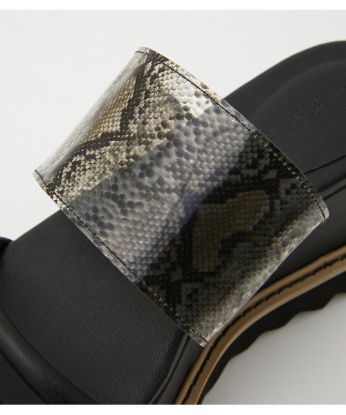 AZUL by moussy（アズールバイマウジー）の「SHARK SOLE CORK HEEL SANDALS（サンダル・レディース・ブラック系その他/ブラック・MEDIUM/LARGE/SMALL）」の11枚目の写真