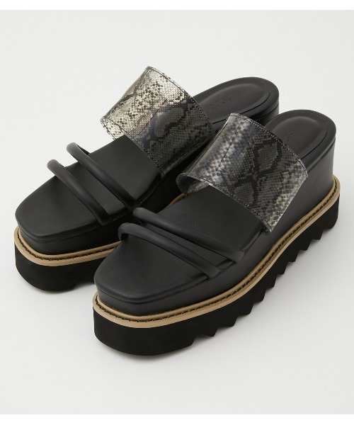 AZUL by moussy（アズールバイマウジー）の「SHARK SOLE CORK HEEL SANDALS（サンダル・レディース・ブラック系その他/ブラック・MEDIUM/LARGE/SMALL）」の22枚目の写真