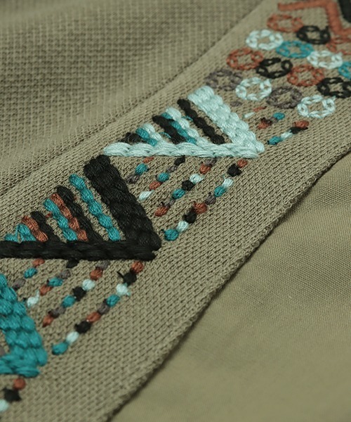 チチカカ(チチカカ)の「異素材コンビメヒコ刺繍プルオーバー(シャツ/ブラウス・レディース・カーキ/レッド/ベージュ・FREE)」の18枚目の写真