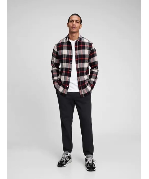 GAP（ギャップ）の「オーガニックコットン100% ミッドウェイト フランネルシャツ（シャツ/ブラウス・メンズ・その他/ブラック系その他/レッド系その他・S/M/L/XS/XL）」の3枚目の写真