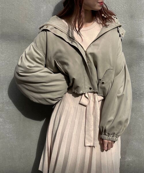 MAJESTIC LEGON（マジェスティックレゴン）の「着回しショート丈マンパ（ブルゾン・レディース・ブラック/アイボリー/カーキオリーブ/グレイッシュベージュ・SMALL/MEDIUM）」の16枚目の写真