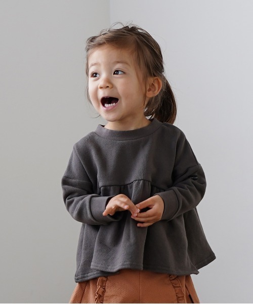 quoti use fith（クゥオティ　ユース　フィス）の「裏毛 長袖 ギャザースウェット（スウェット・キッズ・ホワイト/チャコールグレー/オレンジ・90/100/110/120/80/130）」の2枚目の写真