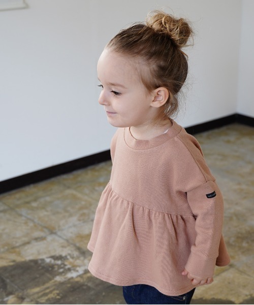 quoti use fith（クゥオティ　ユース　フィス）の「裏毛 長袖 ギャザースウェット（スウェット・キッズ・ホワイト/チャコールグレー/オレンジ・90/100/110/120/80/130）」の3枚目の写真