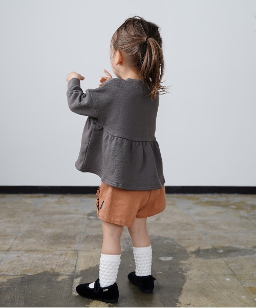 quoti use fith（クゥオティ　ユース　フィス）の「裏毛 長袖 ギャザースウェット（スウェット・キッズ・ホワイト/チャコールグレー/オレンジ・90/100/110/120/80/130）」の6枚目の写真