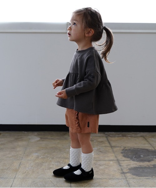 quoti use fith（クゥオティ　ユース　フィス）の「裏毛 長袖 ギャザースウェット（スウェット・キッズ・ホワイト/チャコールグレー/オレンジ・90/100/110/120/80/130）」の8枚目の写真