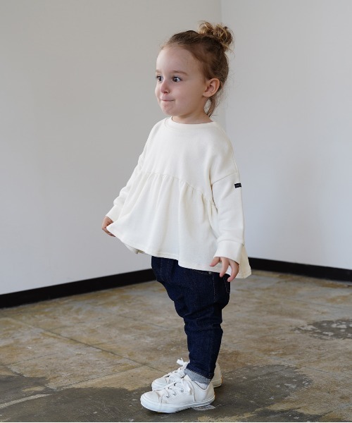 quoti use fith（クゥオティ　ユース　フィス）の「裏毛 長袖 ギャザースウェット（スウェット・キッズ・ホワイト/チャコールグレー/オレンジ・90/100/110/120/80/130）」の9枚目の写真