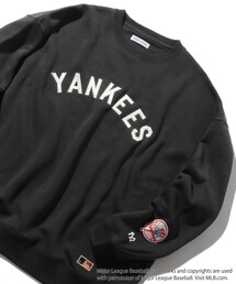 FREAK'S STORE | WEB限定 MLB/メジャーリーグベースボール 別注 ビッグシルエット アーチロゴ サテン刺繍 クルーネックスウェット/YANKEES(スウェット)
