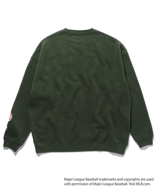 FREAK'S STORE(フリークスストア)の「WEB限定 MLB/メジャーリーグベースボール 別注 ビッグシルエット アーチロゴ サテン刺繍 クルーネックスウェット/YANKEES(スウェット・メンズ・グリーン/ブラック/グレー/オフホワイト/サックスブルー・SMALL/MEDIUM/LARGE)」の21枚目の写真