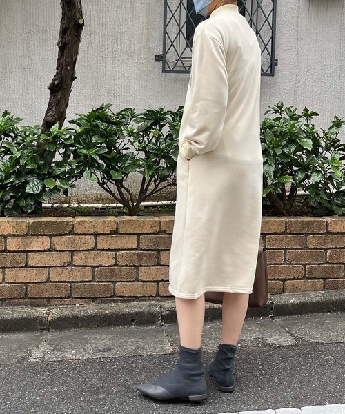 Jewelobe(ジュエローブ)の「カレッジロゴ裏毛ロングワンピース(ワンピース・レディース・ブラック/アイボリー/杢グレー・FREE)」の14枚目の写真