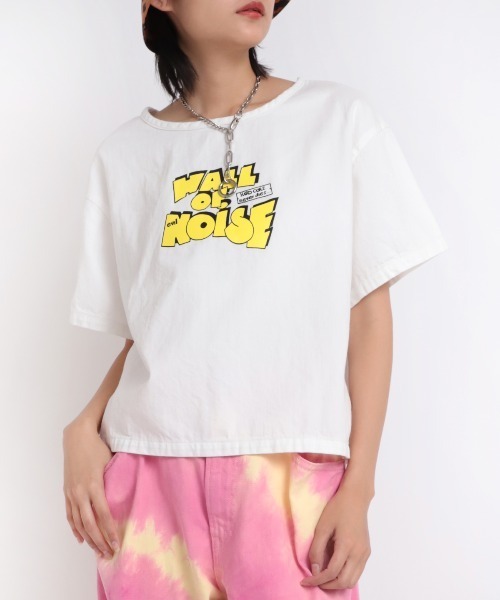 RNA（アールエヌエー）の「B2694 ウェーブシームデニムシャツ（シャツ/ブラウス・レディース・ホワイト/ライトインディゴブルー/スミクロ・MEDIUM）」の2枚目の写真