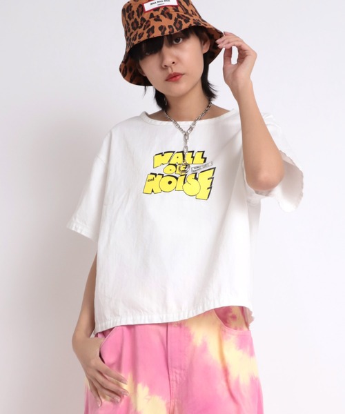 RNA（アールエヌエー）の「B2694 ウェーブシームデニムシャツ（シャツ/ブラウス・レディース・ホワイト/ライトインディゴブルー/スミクロ・MEDIUM）」の18枚目の写真