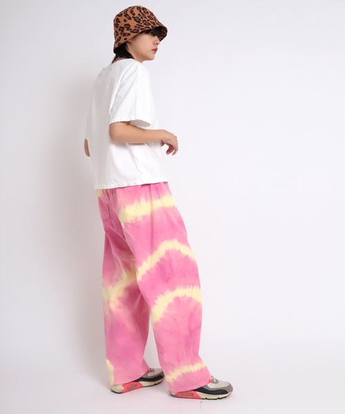 RNA（アールエヌエー）の「B2694 ウェーブシームデニムシャツ（シャツ/ブラウス・レディース・ホワイト/ライトインディゴブルー/スミクロ・MEDIUM）」の4枚目の写真