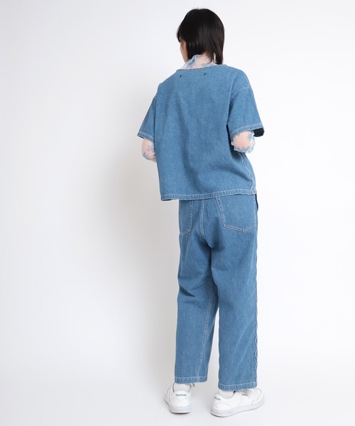 RNA（アールエヌエー）の「B2694 ウェーブシームデニムシャツ（シャツ/ブラウス・レディース・ホワイト/ライトインディゴブルー/スミクロ・MEDIUM）」の20枚目の写真