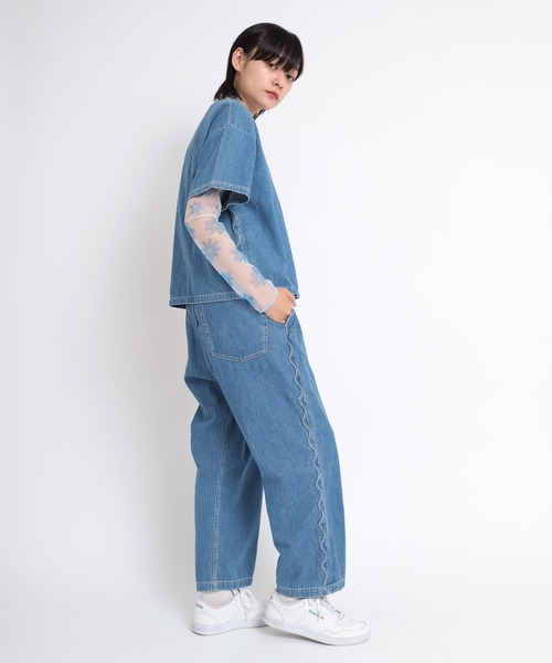 RNA（アールエヌエー）の「B2694 ウェーブシームデニムシャツ（シャツ/ブラウス・レディース・ホワイト/ライトインディゴブルー/スミクロ・MEDIUM）」の17枚目の写真