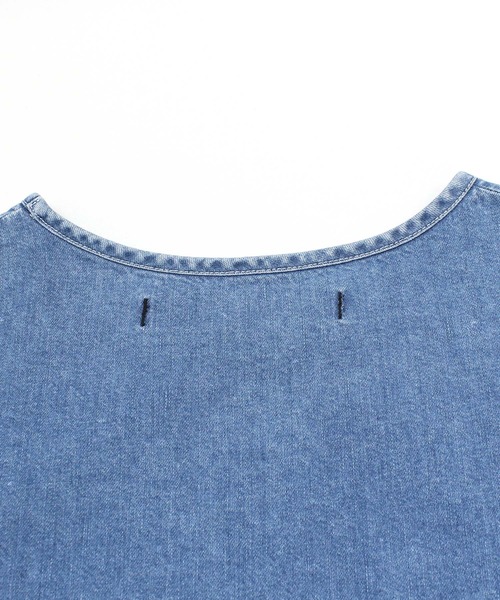RNA（アールエヌエー）の「B2694 ウェーブシームデニムシャツ（シャツ/ブラウス・レディース・ホワイト/ライトインディゴブルー/スミクロ・MEDIUM）」の20枚目の写真
