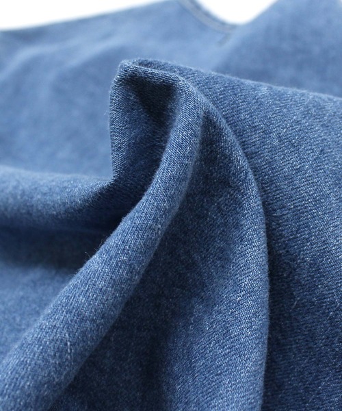 RNA（アールエヌエー）の「B2694 ウェーブシームデニムシャツ（シャツ/ブラウス・レディース・ホワイト/ライトインディゴブルー/スミクロ・MEDIUM）」の6枚目の写真