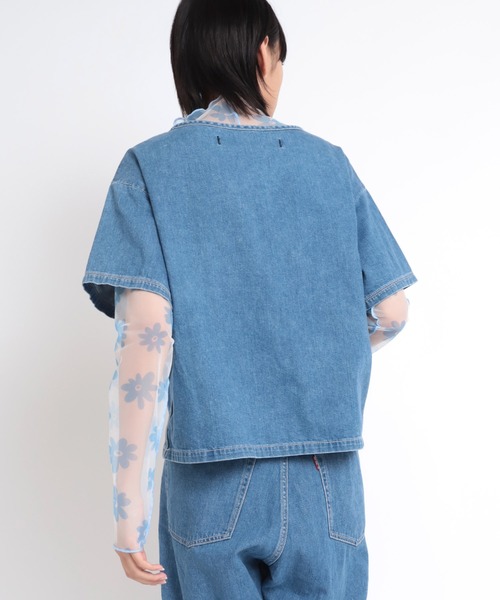 RNA（アールエヌエー）の「B2694 ウェーブシームデニムシャツ（シャツ/ブラウス・レディース・ホワイト/ライトインディゴブルー/スミクロ・MEDIUM）」の22枚目の写真