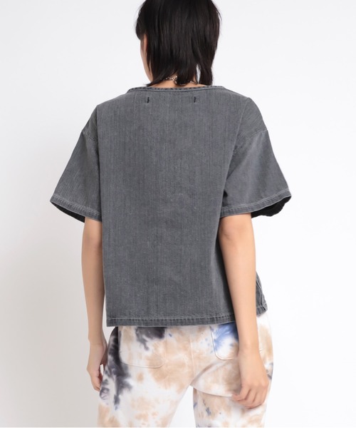 RNA（アールエヌエー）の「B2694 ウェーブシームデニムシャツ（シャツ/ブラウス・レディース・ホワイト/ライトインディゴブルー/スミクロ・MEDIUM）」の8枚目の写真