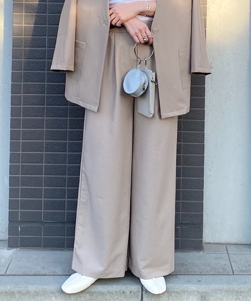 She's Closet(シーズクローゼット)の「美シルエットタック入りハイウエストストレートワイドパンツ(その他パンツ・レディース・ブラック/ベージュ/グリーン/サンドベージュ・M/L)」の1枚目の写真