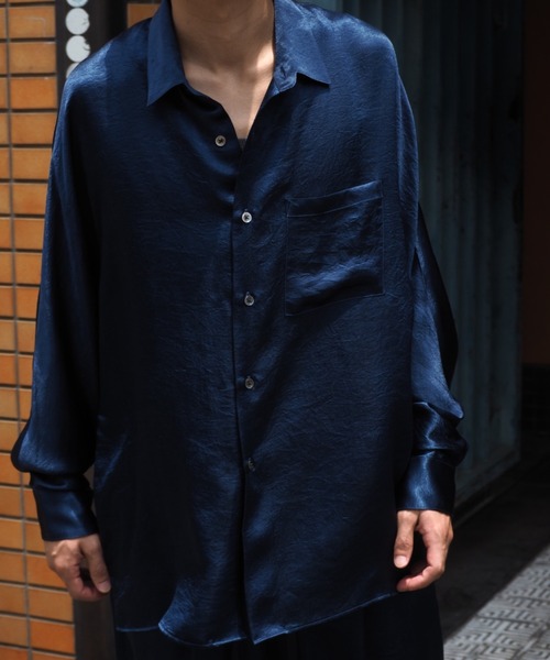 Toironier（トワロニエ）の「Toironier/トワロニエ/Satin Shirt/サテンシャツ（シャツ/ブラウス・メンズ・ネイビー/カーキ/ブラウン・FREE/F）」の4枚目の写真