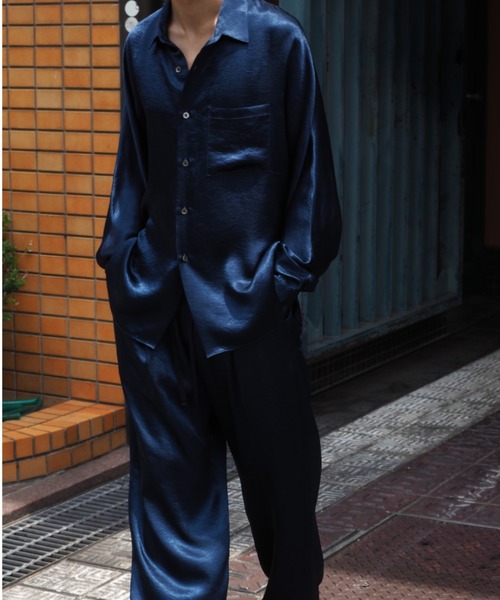 Toironier（トワロニエ）の「Toironier/トワロニエ/Satin Shirt/サテンシャツ（シャツ/ブラウス・メンズ・ネイビー/カーキ/ブラウン・FREE/F）」の5枚目の写真