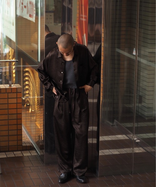 Toironier（トワロニエ）の「Toironier/トワロニエ/Satin Shirt/サテンシャツ（シャツ/ブラウス・メンズ・ネイビー/カーキ/ブラウン・FREE/F）」の9枚目の写真