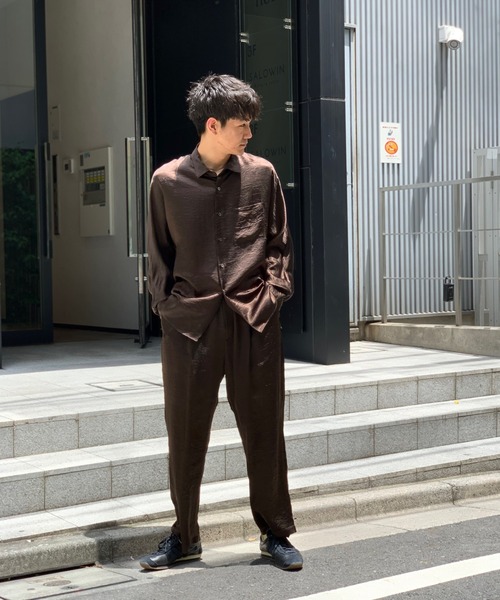 Toironier（トワロニエ）の「Toironier/トワロニエ/Satin Shirt/サテンシャツ（シャツ/ブラウス・メンズ・ネイビー/カーキ/ブラウン・FREE/F）」の12枚目の写真