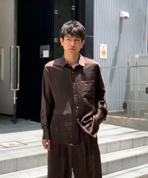 Toironier（トワロニエ）の「Toironier/トワロニエ/Satin Shirt/サテンシャツ（シャツ/ブラウス・メンズ・ネイビー/カーキ/ブラウン・FREE/F）」の13枚目の写真