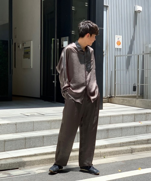 Toironier（トワロニエ）の「Toironier/トワロニエ/Satin Shirt/サテンシャツ（シャツ/ブラウス・メンズ・ネイビー/カーキ/ブラウン・FREE/F）」の14枚目の写真