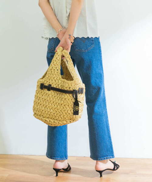 ANITA BILARDI(アニタビラルディ)の「Anita Bilardi MAYA SMALL P-RAFIA(ハンドバッグ・レディース・オフホワイト/ナチュラル・-)」の2枚目の写真