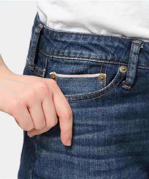 SHIPS for women（シップスフォーウィメン）の「【Steady.6月号掲載】 セルヴィッジデニム テーパード9分丈パンツ USED WASH（デニムパンツ・レディース・ブルー・MEDIUM/LARGE/SMALL）」の2枚目の写真