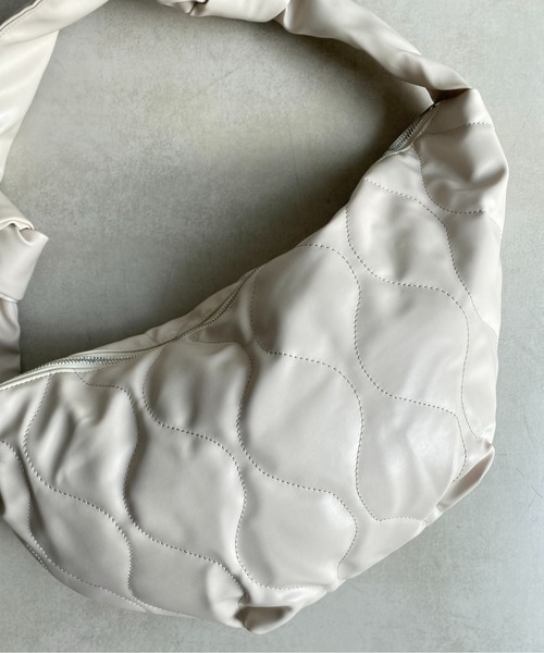 CPCM（シーピーシーエム）の「フェイクレザー キルトビッグ ワンショルダーバッグ（ショルダーバッグ・レディース・ブラック/グレー/アイボリー・FREE）」の12枚目の写真