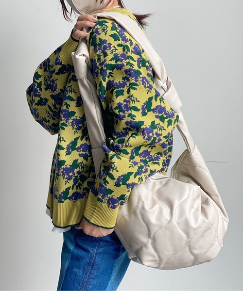 CPCM（シーピーシーエム）の「フェイクレザー キルトビッグ ワンショルダーバッグ（ショルダーバッグ・レディース・ブラック/グレー/アイボリー・FREE）」の6枚目の写真